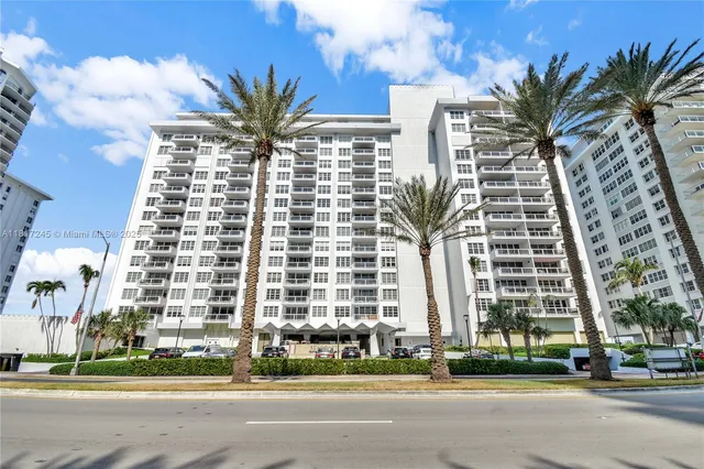 $530,000 | 5700 Collins Avenue, Unit 7A, Miami Beach, FL 33140