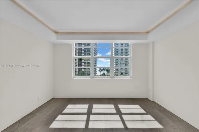 $530,000 | 5700 Collins Avenue, Unit 7A, Miami Beach, FL 33140