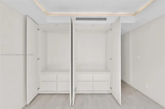 $530,000 | 5700 Collins Avenue, Unit 7A, Miami Beach, FL 33140