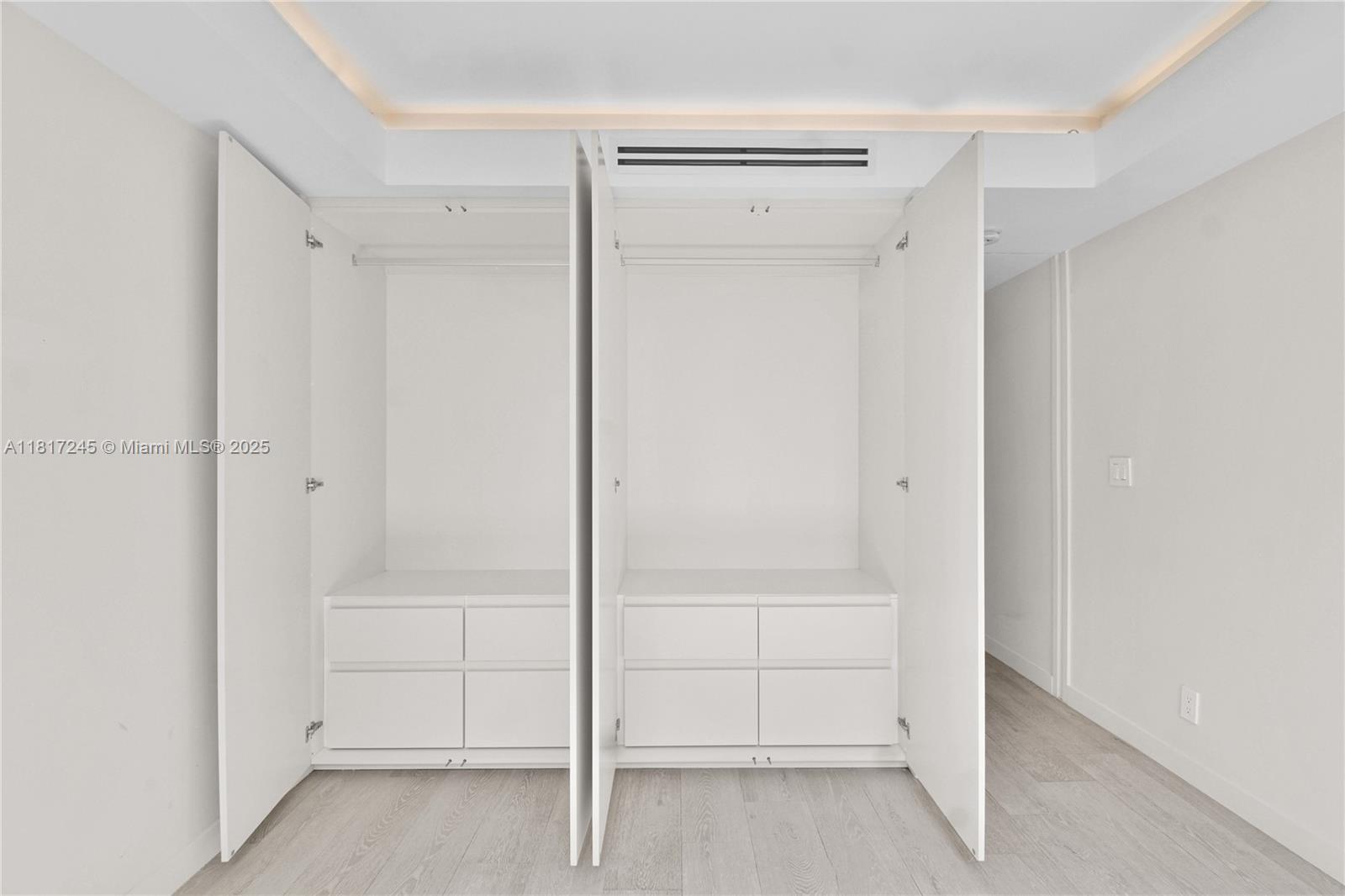 5700 Collins Avenue, Unit 7A Miami Beach, FL 33140 - Photo 9 of 18