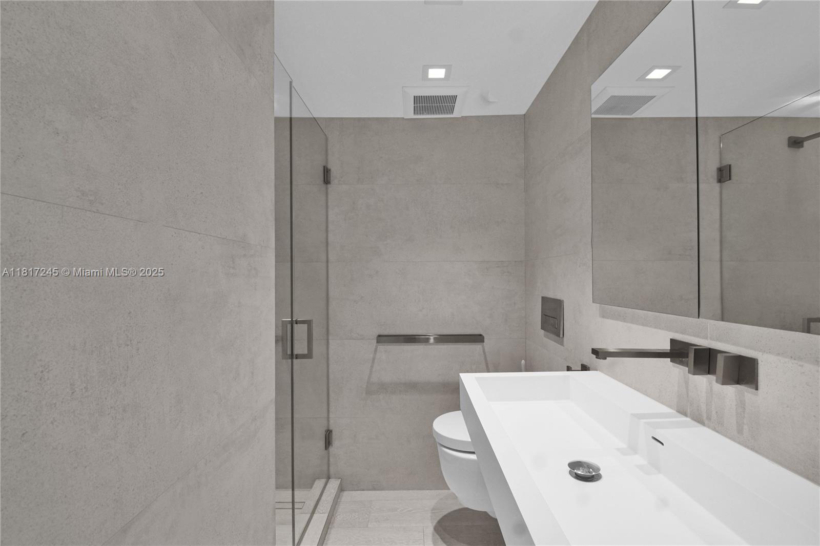 5700 Collins Avenue, Unit 7A Miami Beach, FL 33140 - Photo 10 of 18