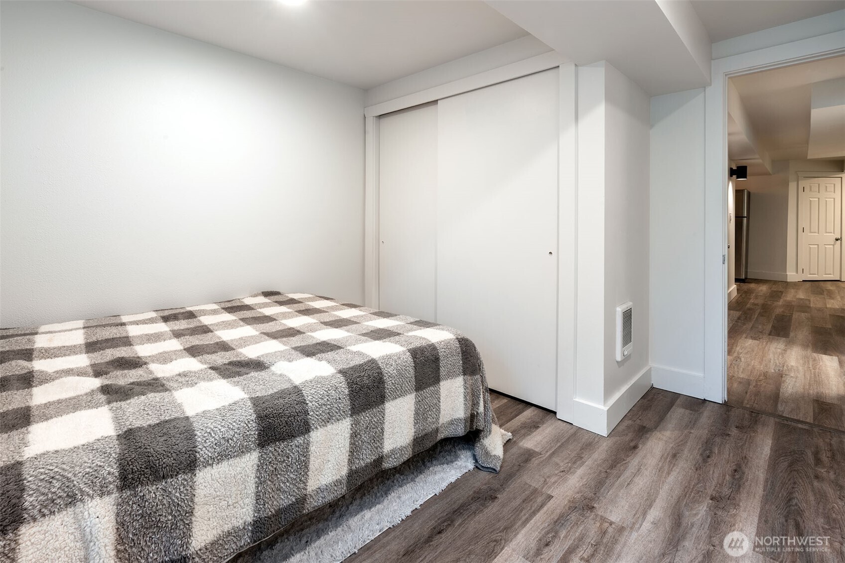 12840 Renton Avenue South Seattle, WA 98178 - Photo 14 of 18