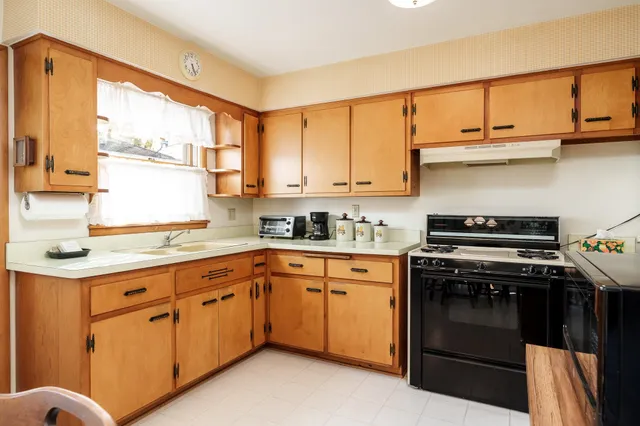 $135,000 | 2028 Pierce Avenue, Rockford, IL 61103