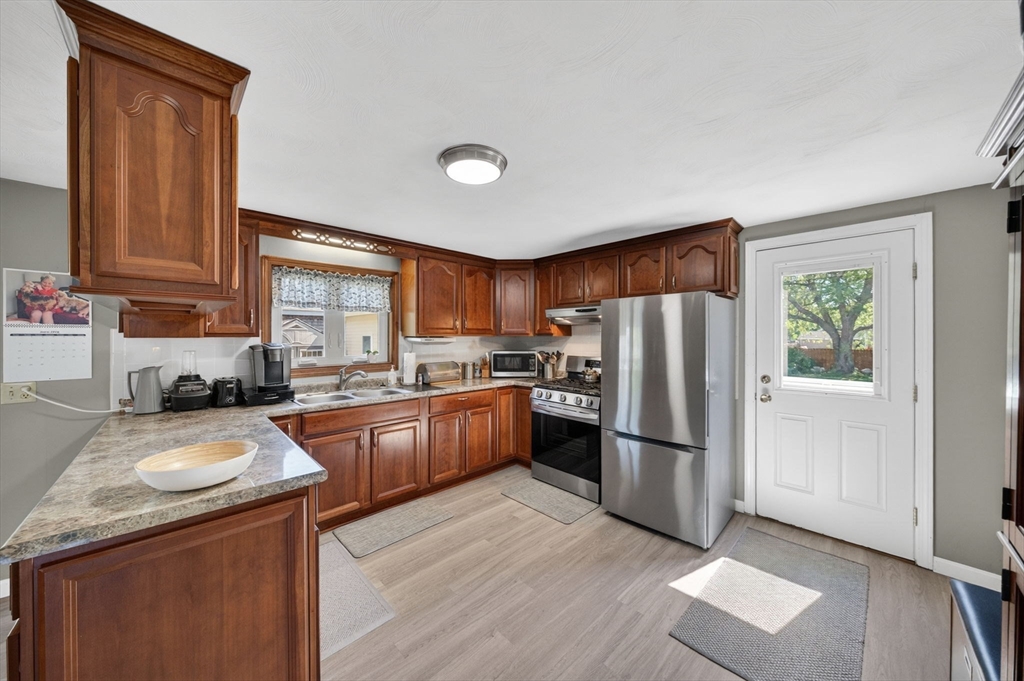 131 Spring Street Fairhaven, MA 02719 - Photo 4 of 41