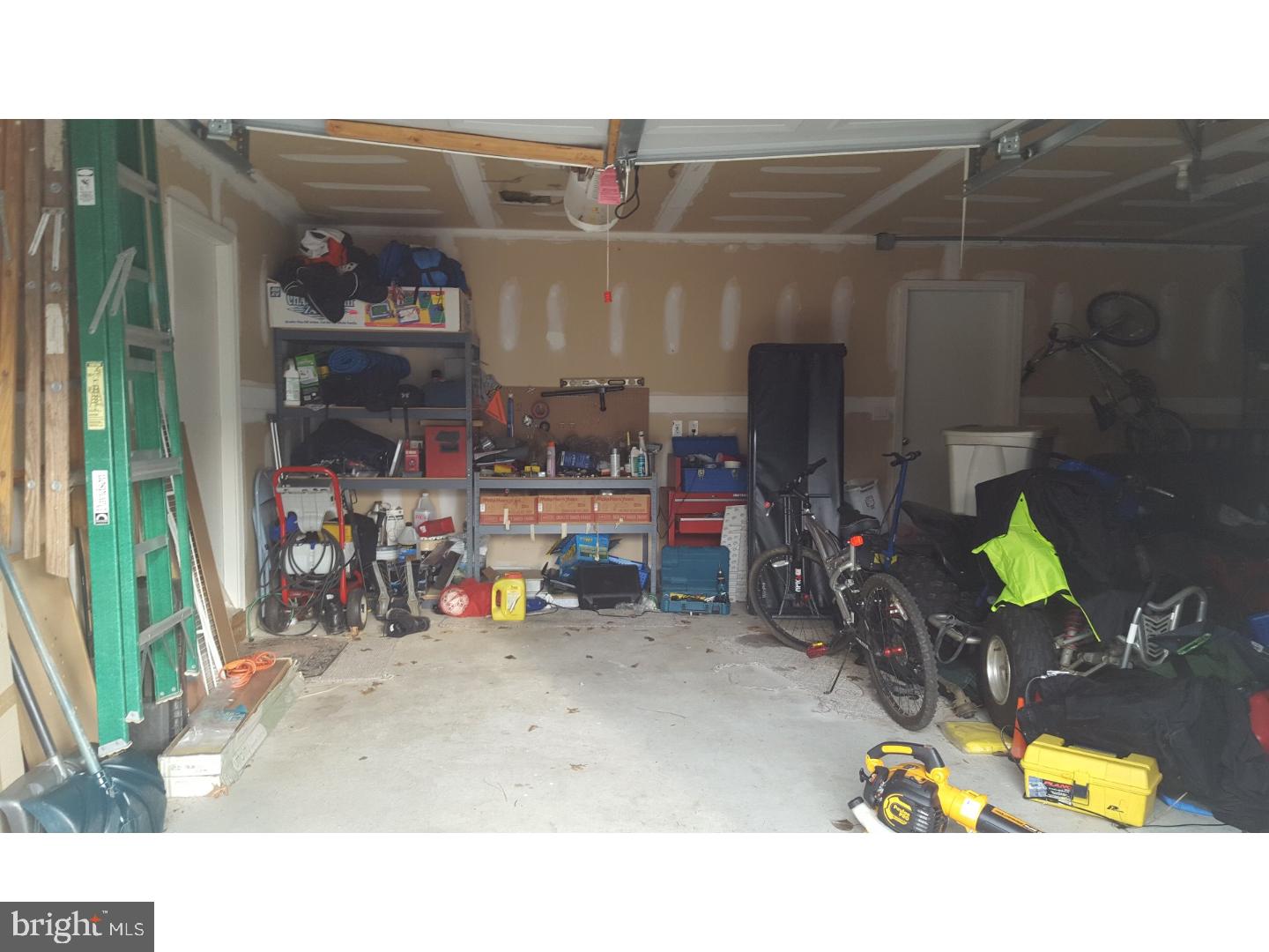 400 Colts Run Road Williamstown, NJ 08094 - Photo 10 of 19 Garage