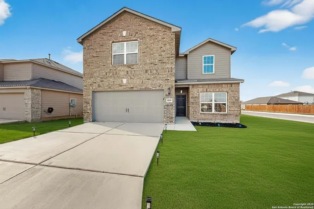 $299,900 | 15203 Escalante Pass, Von Ormy, TX 78073