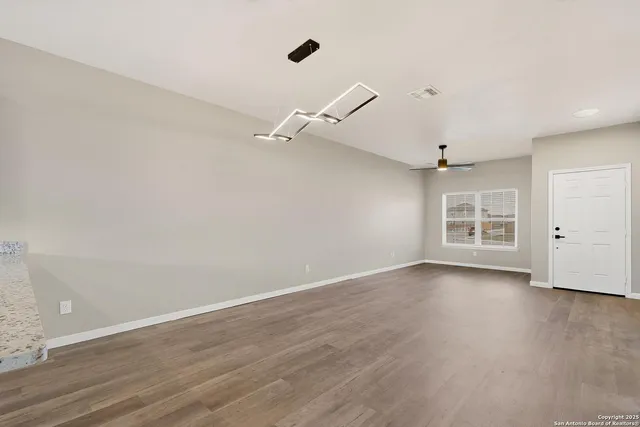 $299,900 | 15203 Escalante Pass, Von Ormy, TX 78073