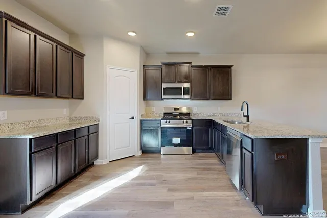 $299,900 | 15203 Escalante Pass, Von Ormy, TX 78073