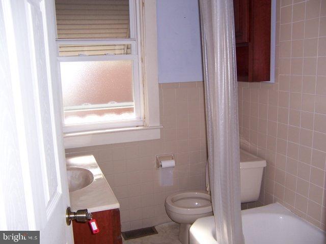 827 George Street Lancaster, PA 17603 - Photo 4 of 9 Gallery Image 4