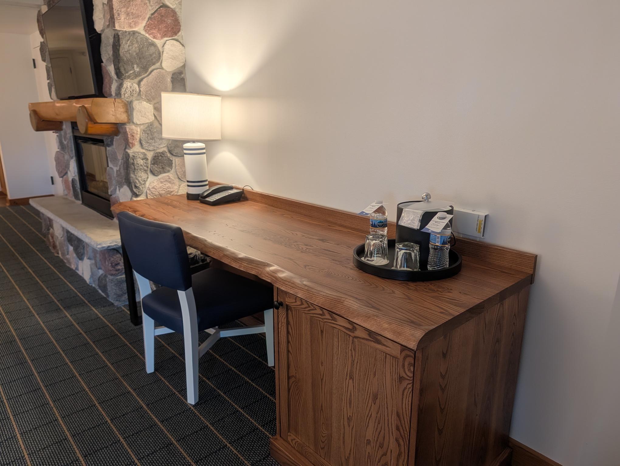 2400 Geneva Street, Unit 1815 Delavan, WI 53115 - Photo 4 of 38 Desk area