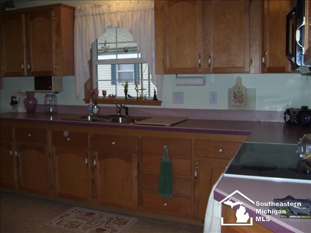 414 Midlands Temperance, MI 48182 - Photo 7 of 20 KITCHEN, COOKTOP