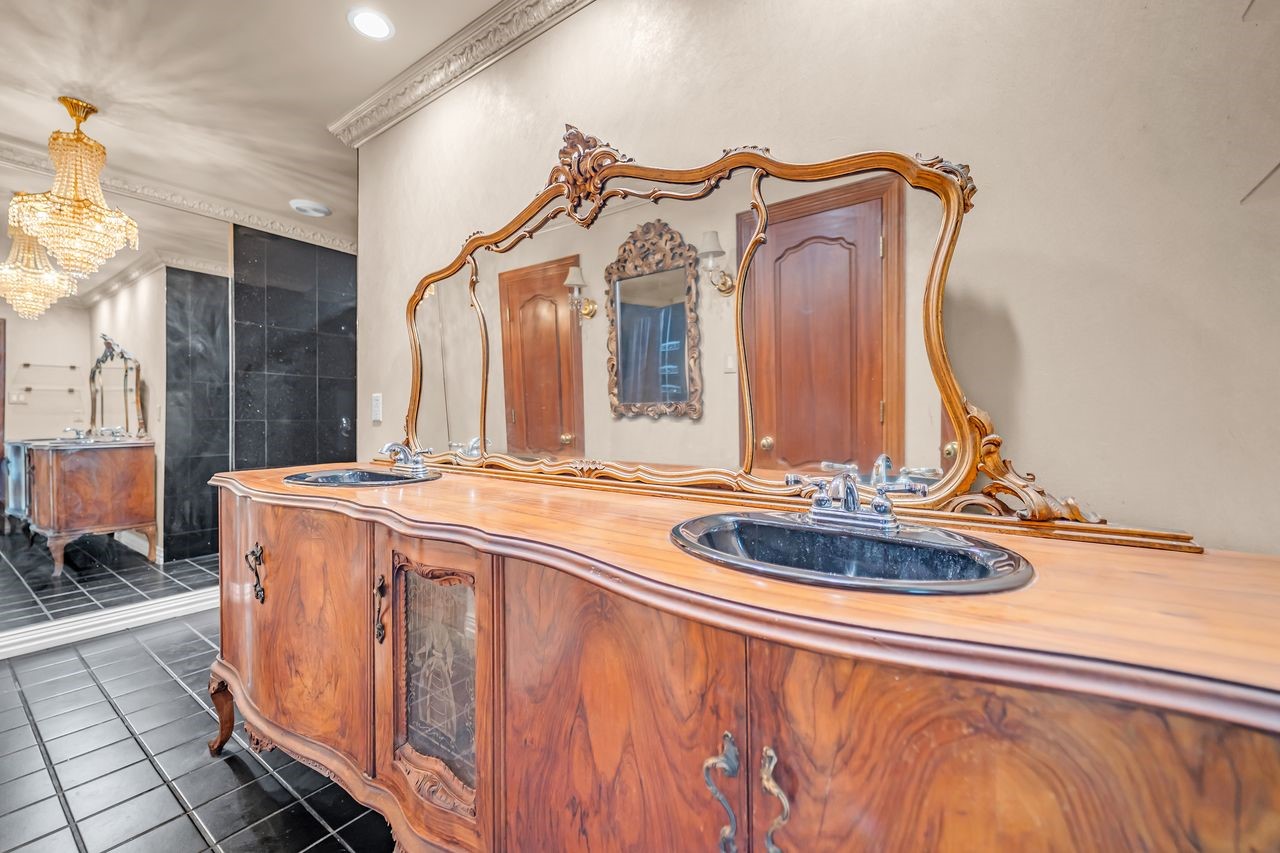 18815 Whitewood Drive Spring, TX 77373 - Photo 19 of 46 Primary bathroom