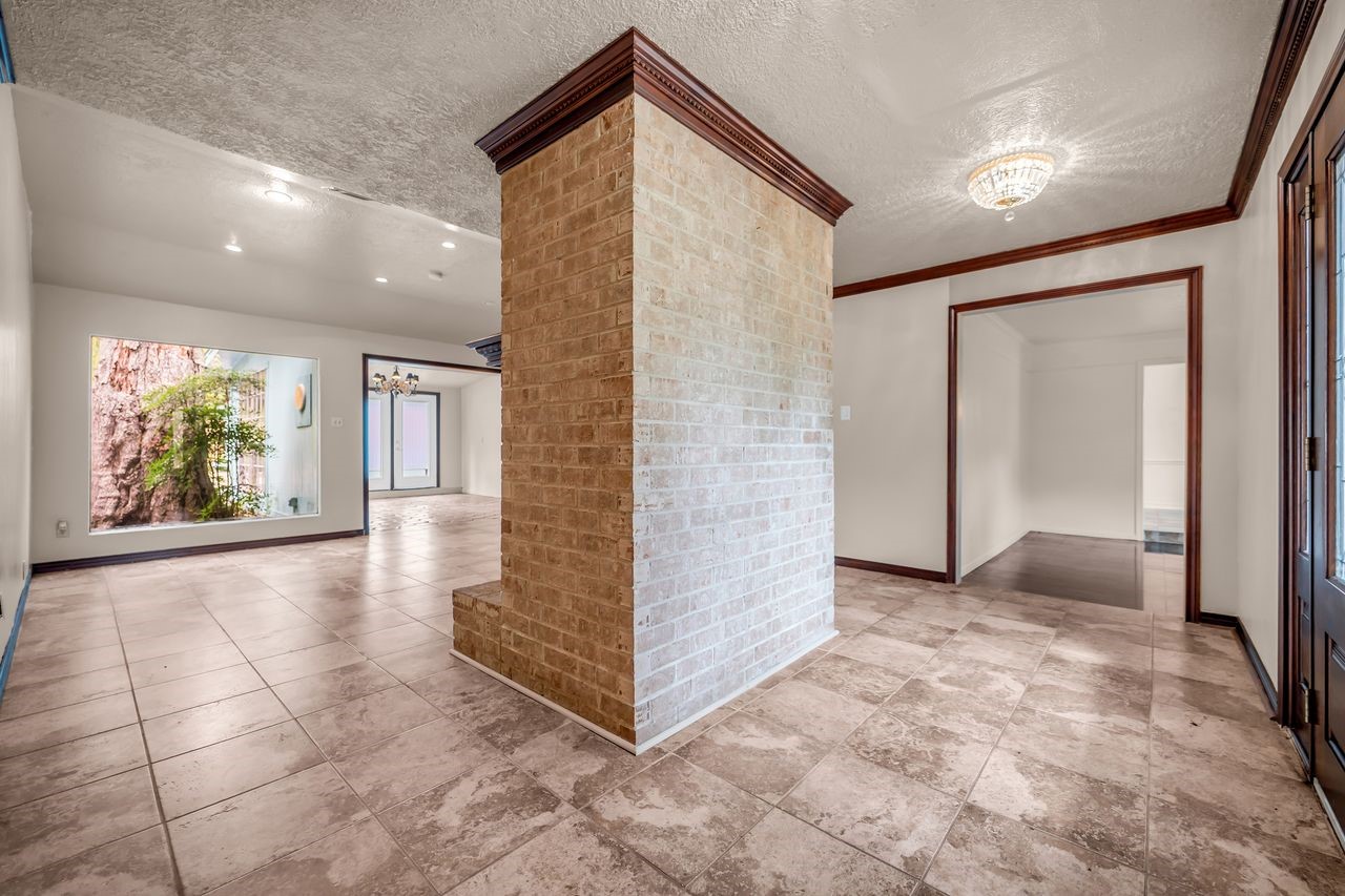 18815 Whitewood Drive Spring, TX 77373 - Photo 5 of 46 Entry
