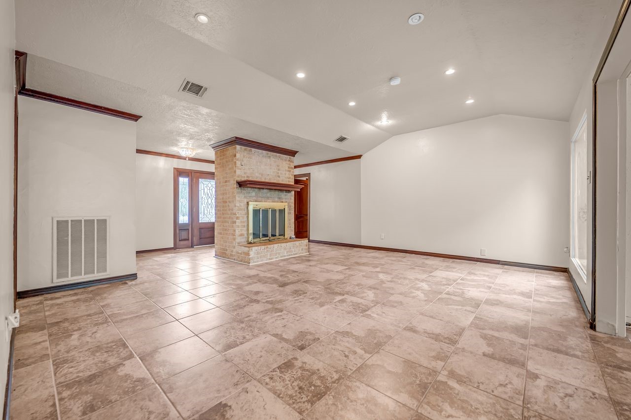18815 Whitewood Drive Spring, TX 77373 - Photo 9 of 46 Family room