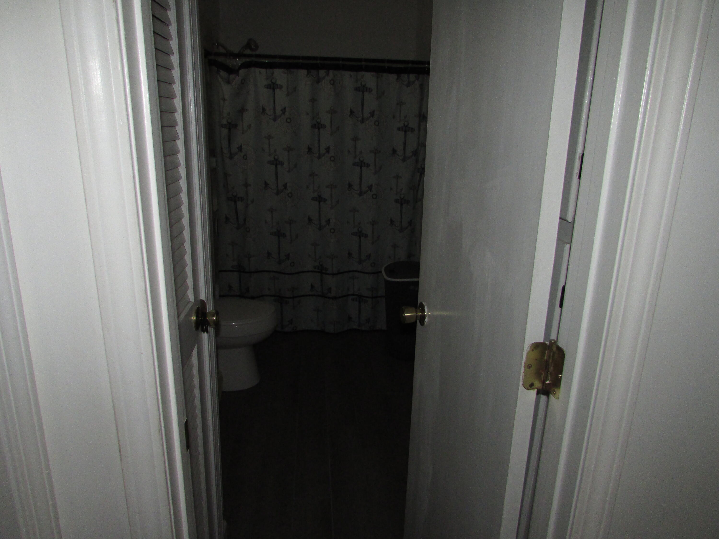 64 Live Oak Avenue West DeFuniak Springs, FL 32435 - Photo 10 of 20 a bathroom with a shower