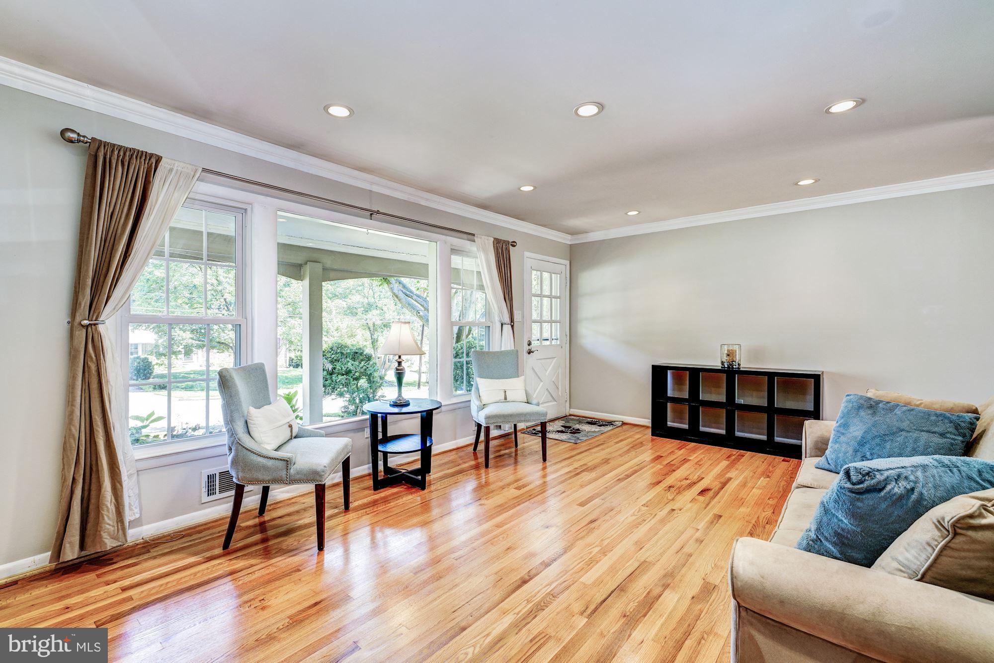 3409 Ramsgate Terrace Alexandria, VA 22309 - Photo 4 of 43 Living Rm w/ gleaming wood flrs and crown molding