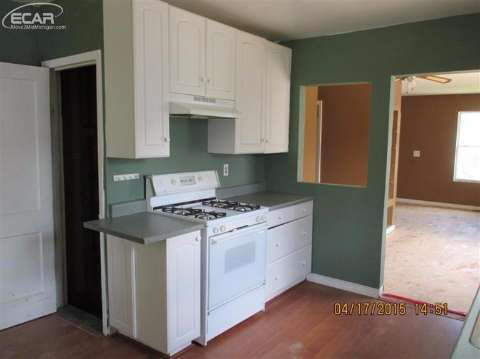 2040 Lambden Road Flint, MI 48532 - Photo 11 of 19 20436583-10.JPG