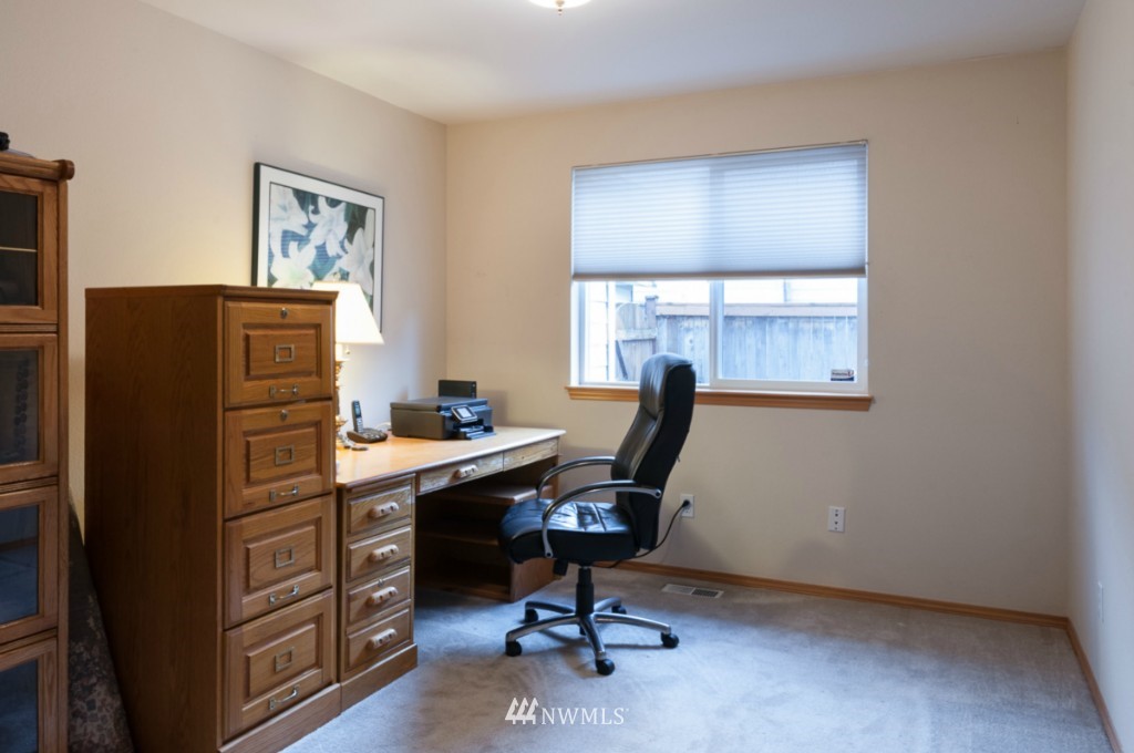 4627 Northeast 7th Place Renton, WA 98059 - Photo 14 of 16