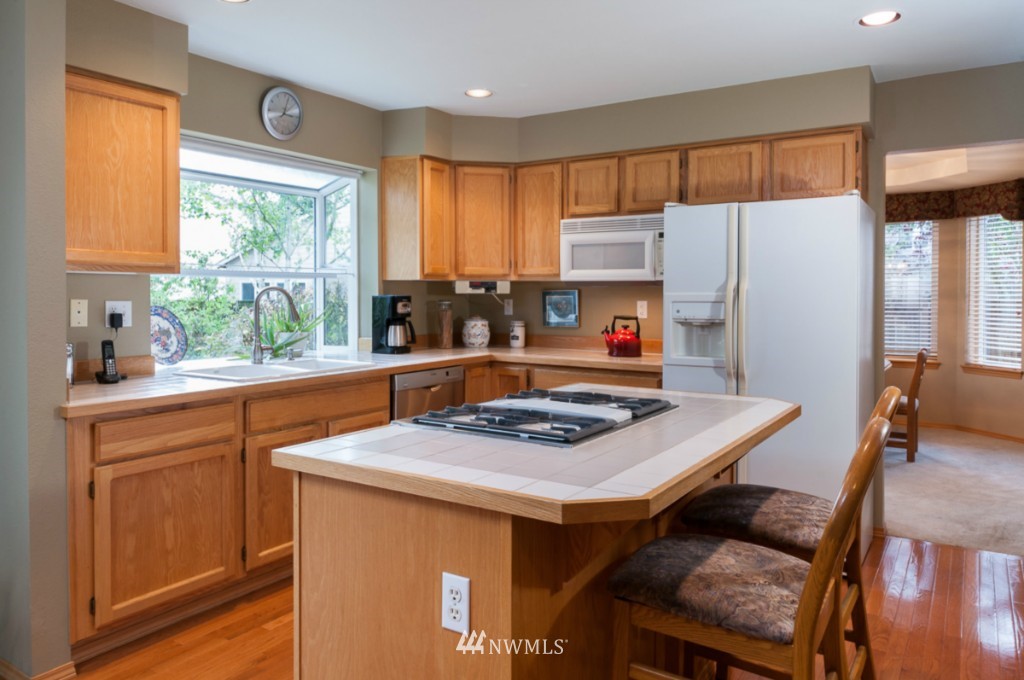 4627 Northeast 7th Place Renton, WA 98059 - Photo 3 of 16