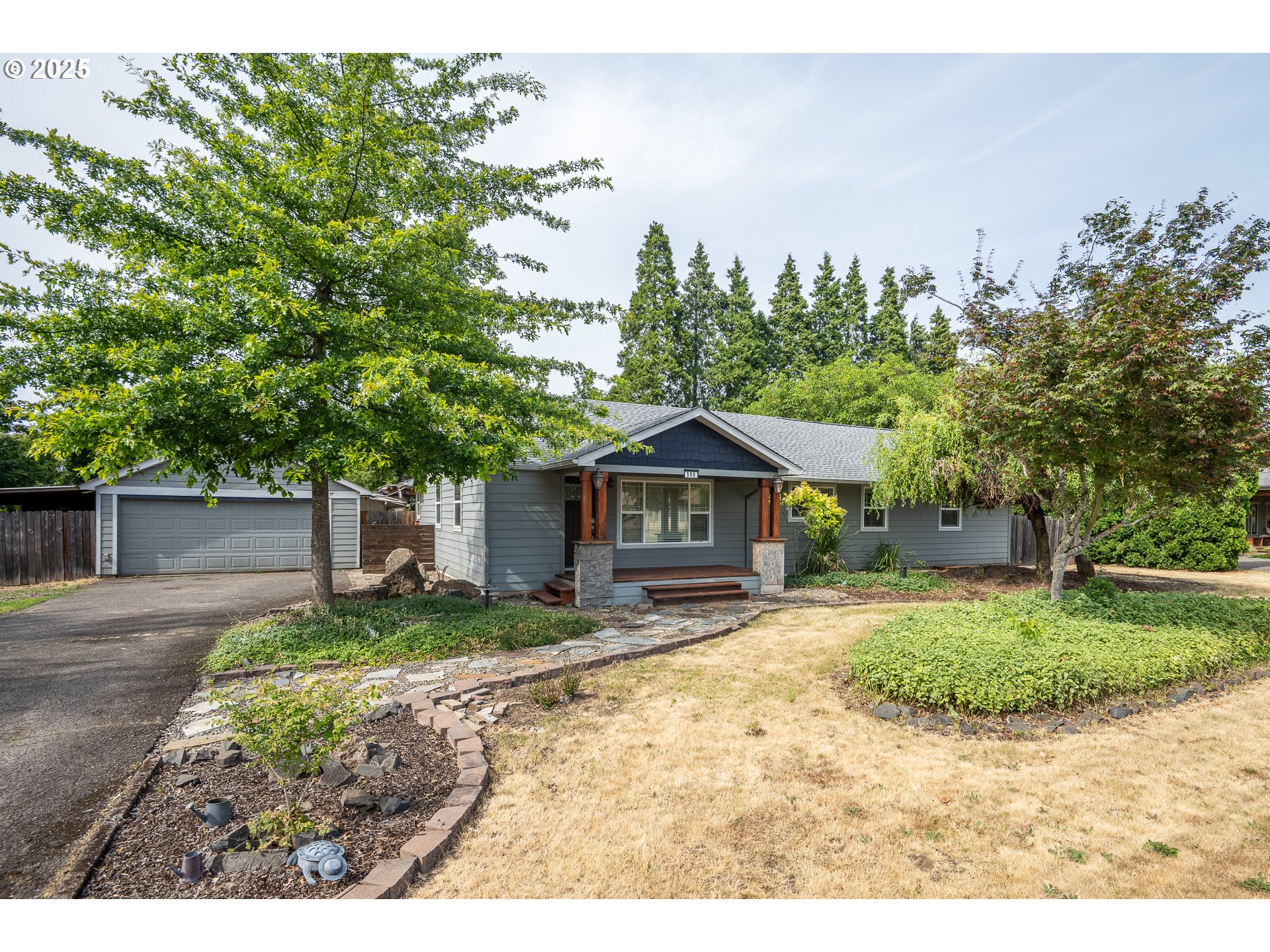 590 Colonial Drive Springfield, OR 97477 - Photo 2 of 23