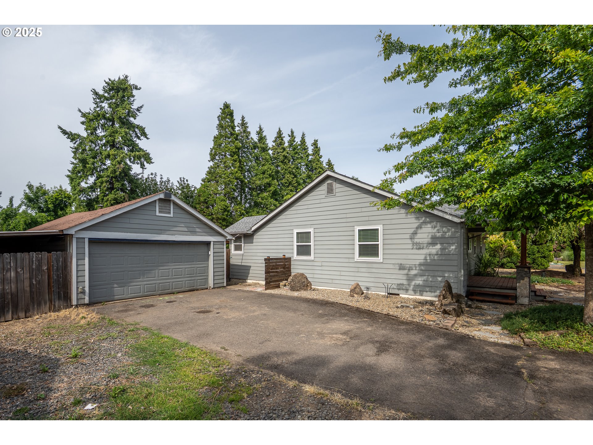 590 Colonial Drive Springfield, OR 97477 - Photo 4 of 23