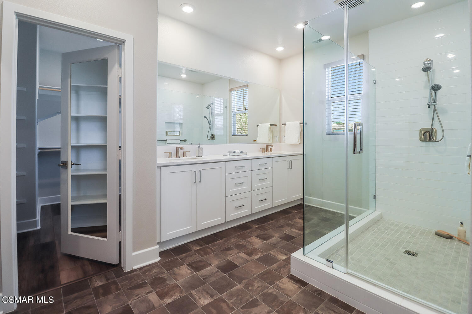 3068 Harrison Lane Simi Valley, CA 93065 - Photo 33 of 48 a bathroom with a tub sink and mirror
