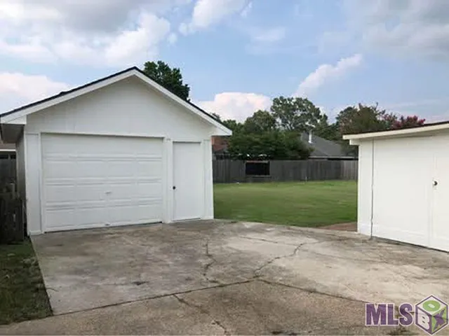 $2,050 | 13523 Willowridge Avenue, Baton Rouge, LA 70817