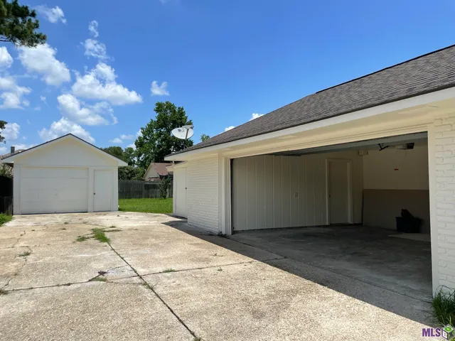$2,050 | 13523 Willowridge Avenue, Baton Rouge, LA 70817