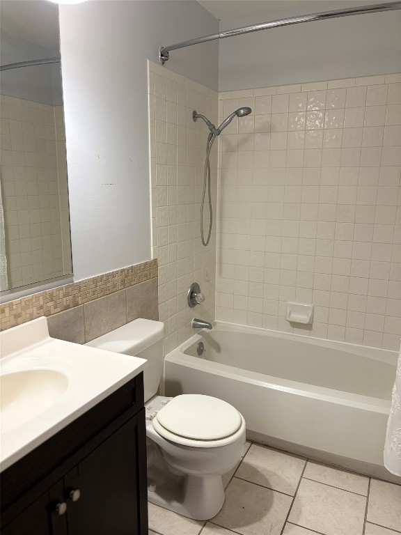 1919 American Drive, Unit A123 Leander, TX 78645 - Photo 10 of 13 a bathroom with a toilet a sink and bathtub