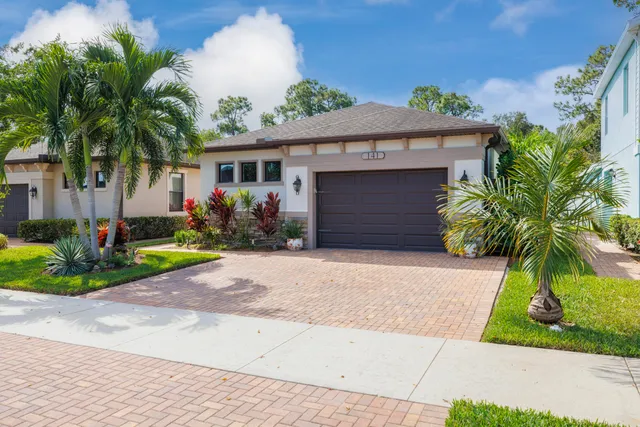 $414,900 | 141 Southeast Via Visconti, Port St. Lucie, FL 34952
