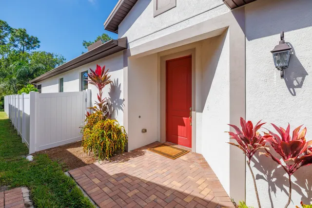 $414,900 | 141 Southeast Via Visconti, Port St. Lucie, FL 34952