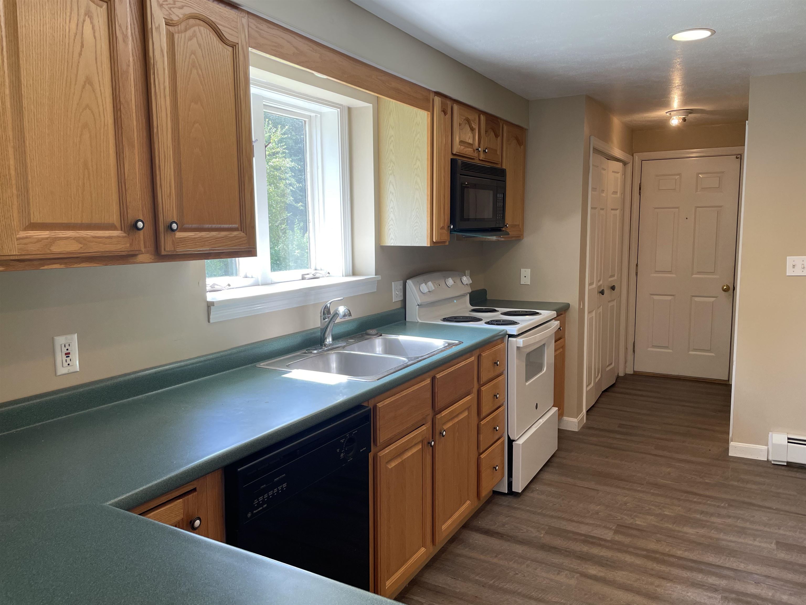 86 South Road North Hampton, NH 03862 - Photo 20 of 40