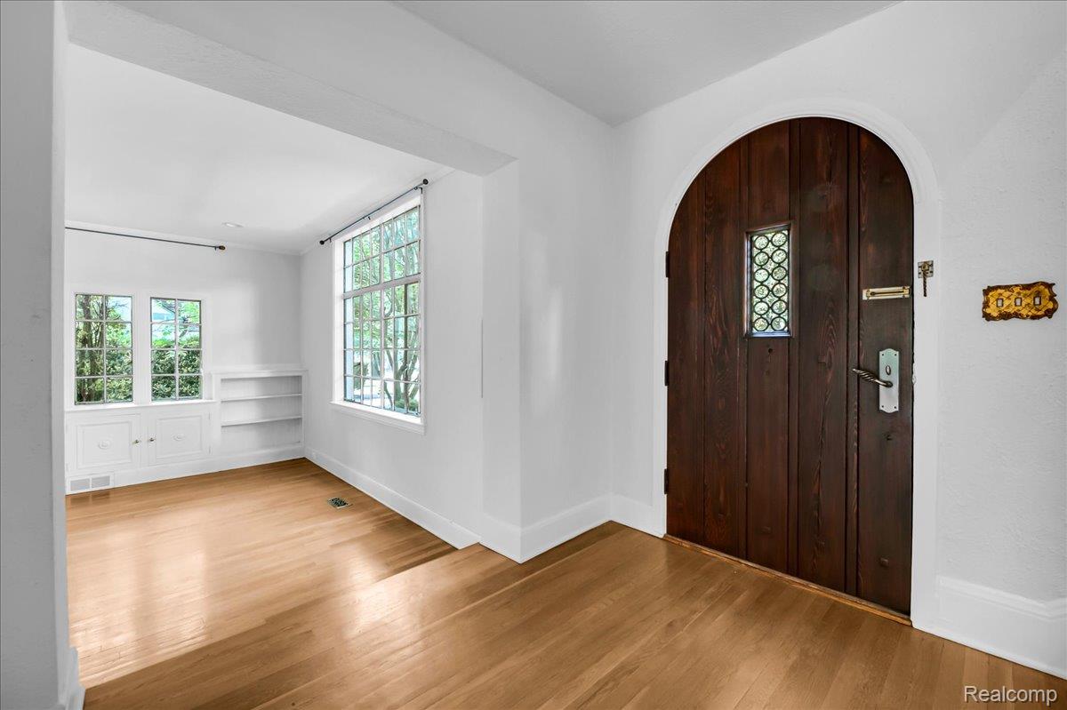 455 Linden Road Birmingham, MI 48009 - Photo 2 of 60 04-455 Linden Rd_3.jpg