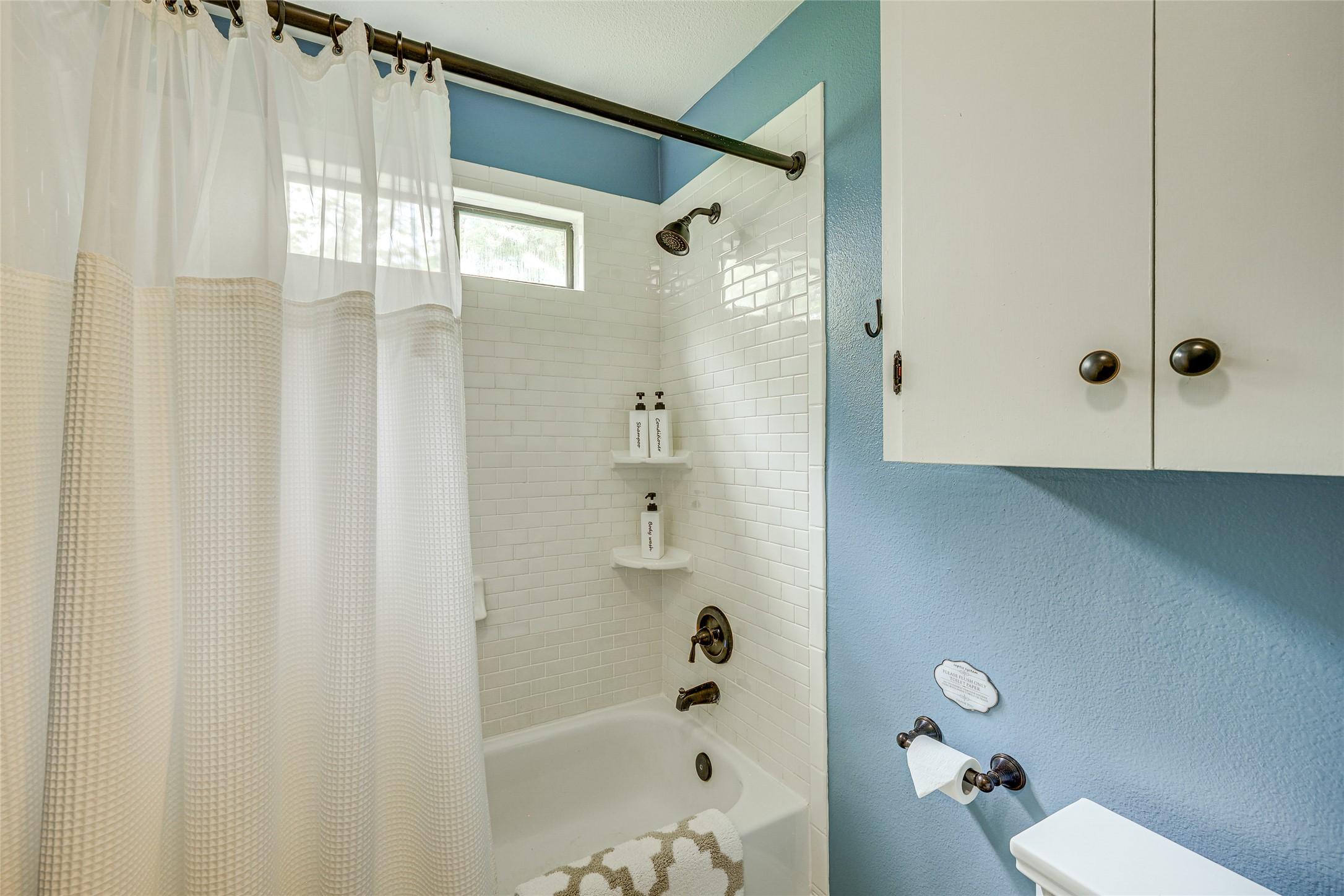 279 Waltons Way Seguin, TX 78155 - Photo 31 of 40 a bathroom with a shower curtain and a toilet