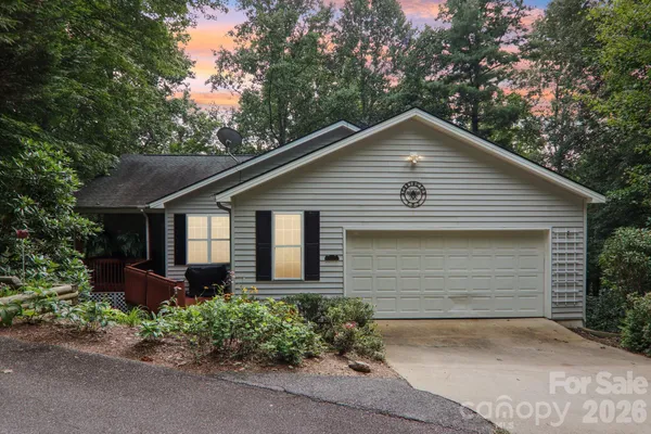 $359,900 | 702 Cinnamon Way, Flat Rock, NC 28731