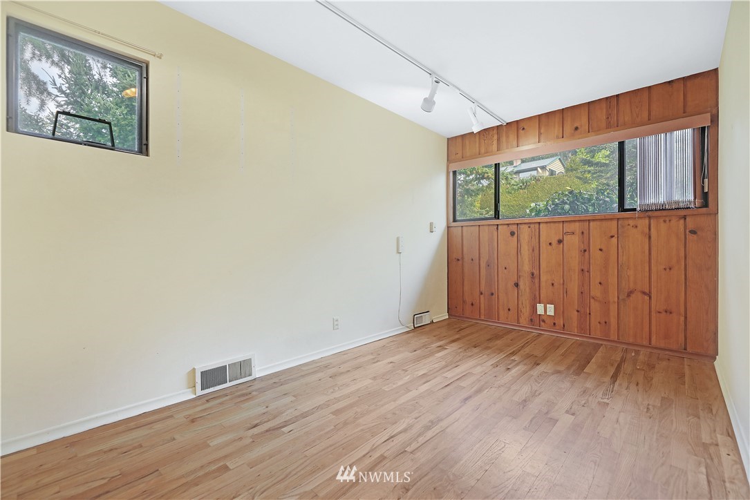 18763 Ridgefield Road Northwest Shoreline, WA 98177 - Photo 11 of 40 Gallery Image 11