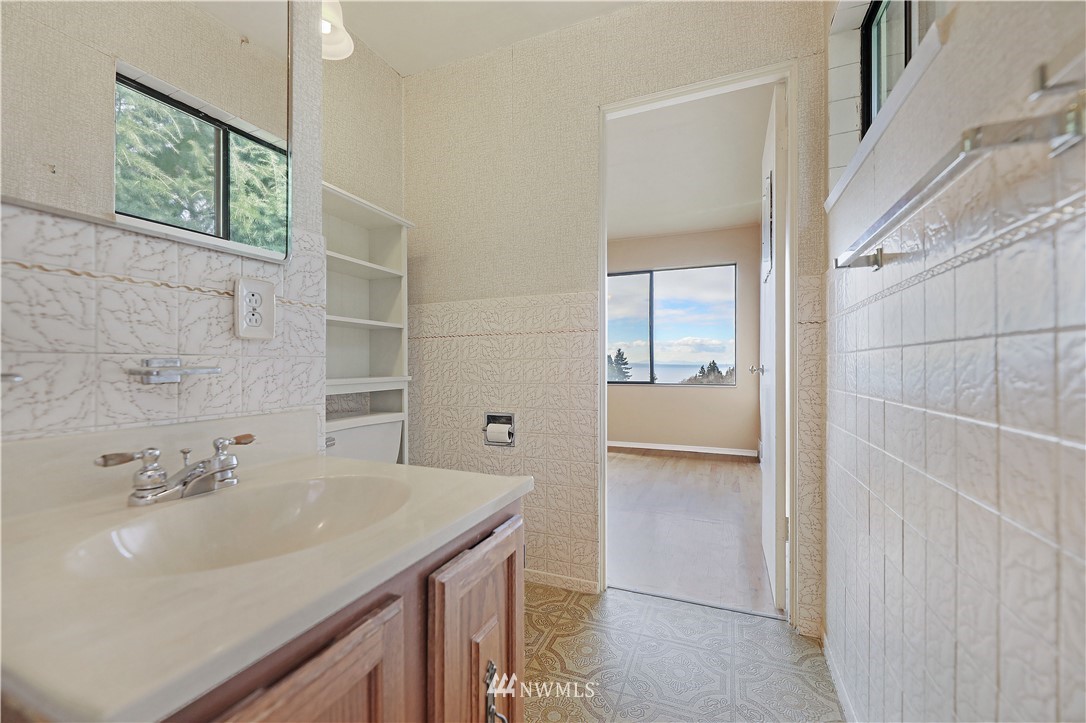 18763 Ridgefield Road Northwest Shoreline, WA 98177 - Photo 13 of 40 Gallery Image 13