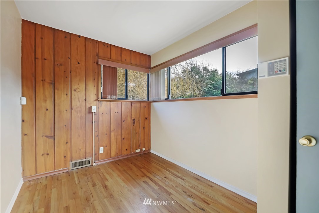 18763 Ridgefield Road Northwest Shoreline, WA 98177 - Photo 16 of 40 Gallery Image 16