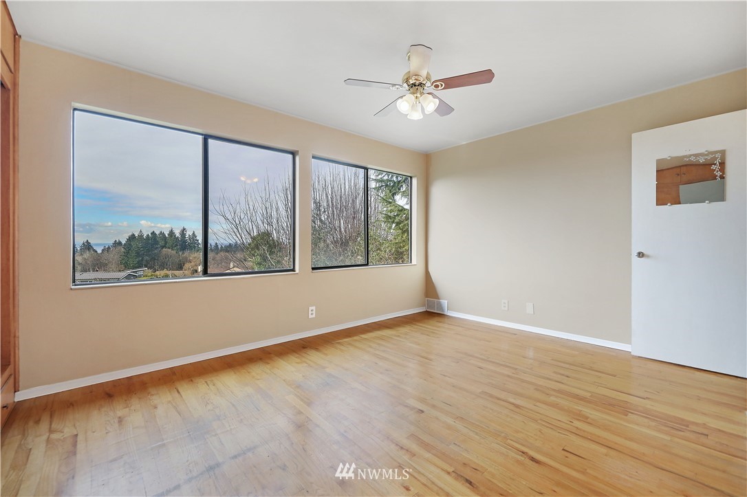 18763 Ridgefield Road Northwest Shoreline, WA 98177 - Photo 8 of 40 Gallery Image 8