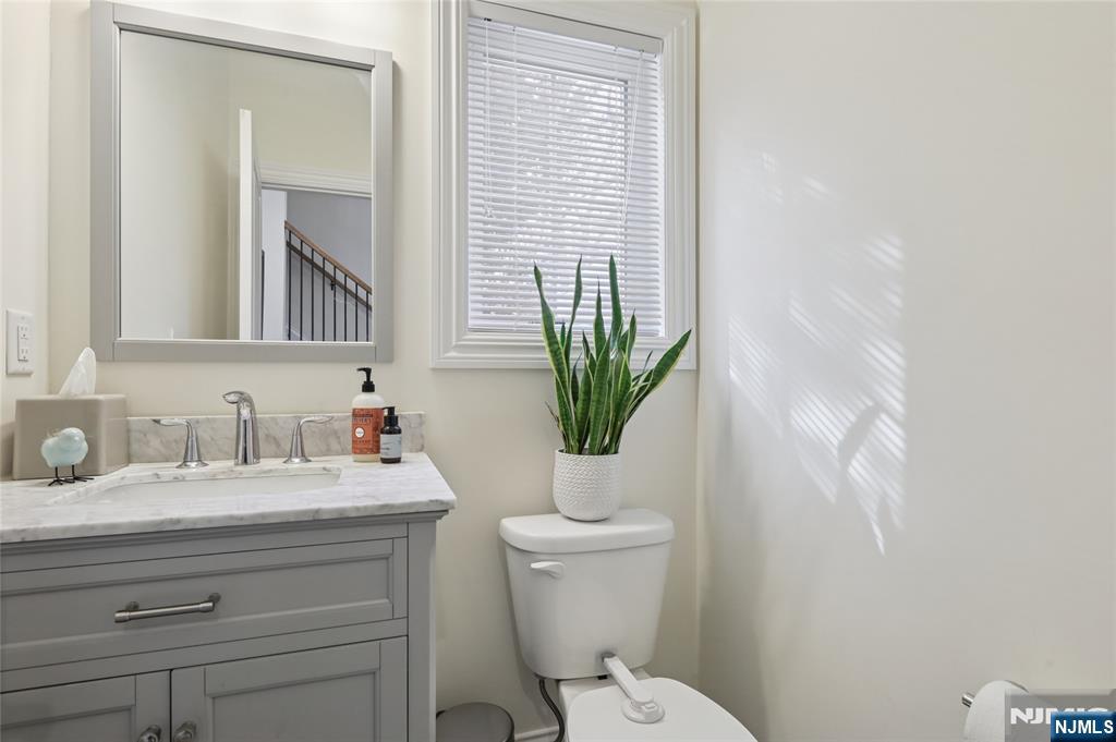 45-47 Franklin Street Tenafly, NJ 07670 - Photo 8 of 41