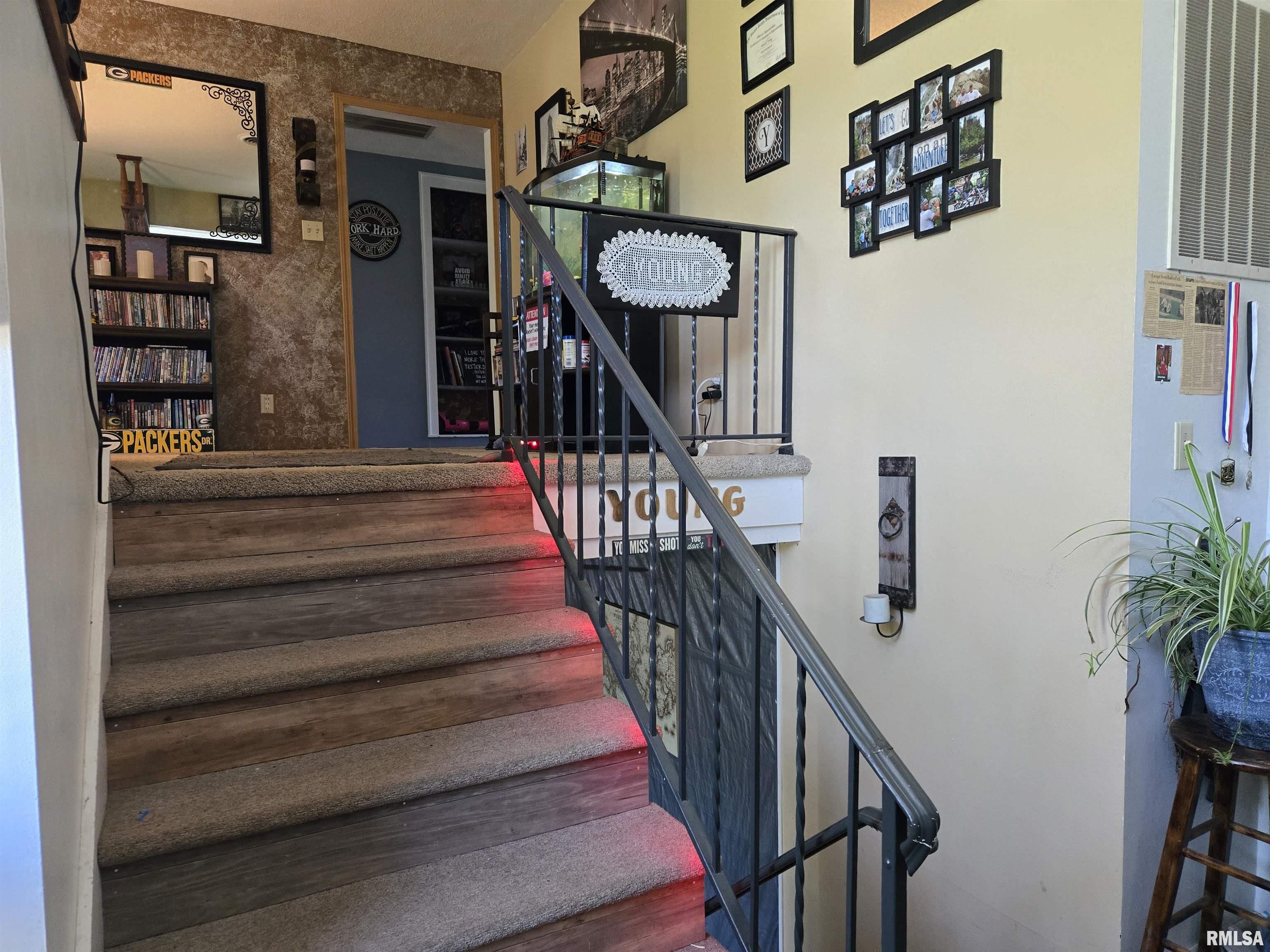 726 East First Street Dallas City, IL 62330 - Photo 4 of 22