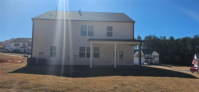 a view of a house with backyard