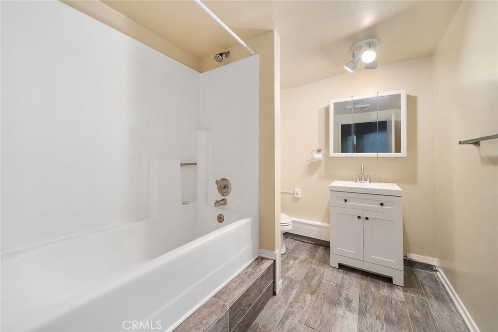 330 East Ormonde Road Arroyo Grande, CA 93420 - Photo 36 of 56 a bathroom with a bathtub and a sink