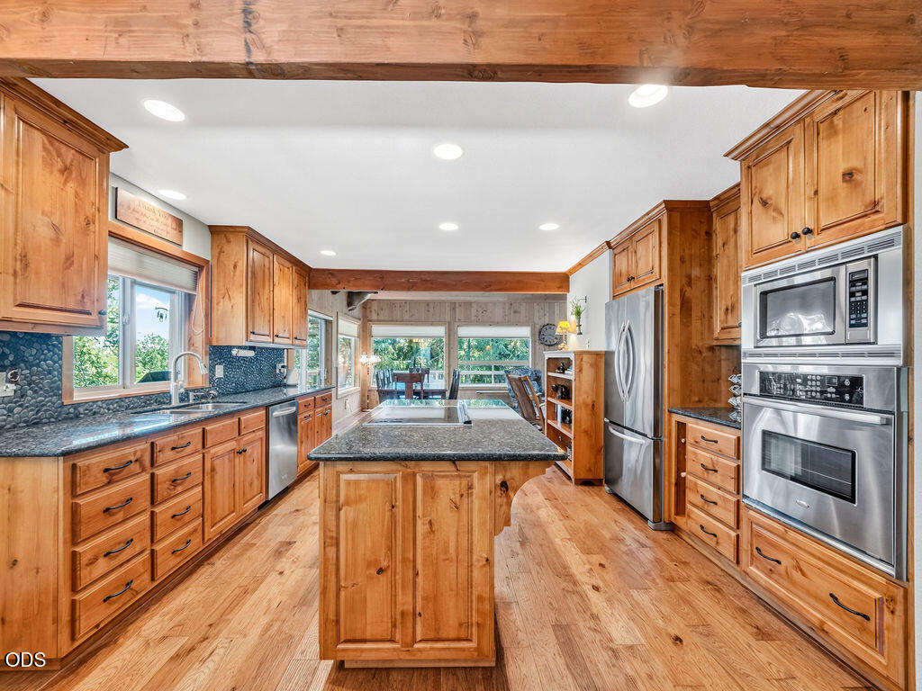 27458 Rocky Point Road Klamath Falls, OR 97601 - Photo 4 of 33