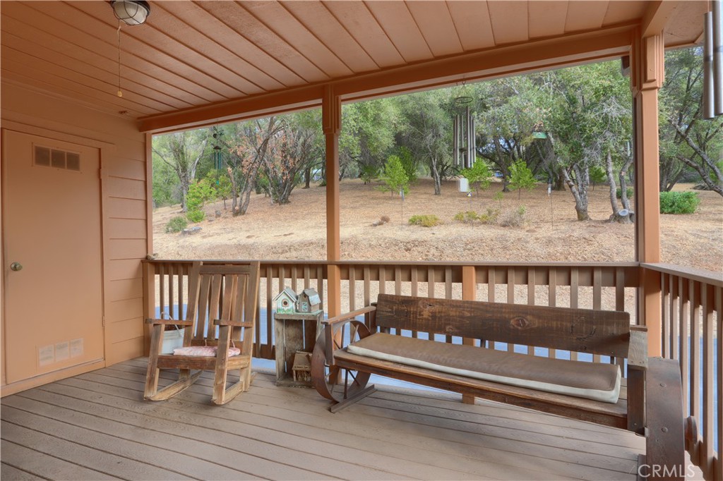 3692 Manzanita Road Mariposa, CA 95338 - Photo 33 of 71 a view of a two chairs in the deck