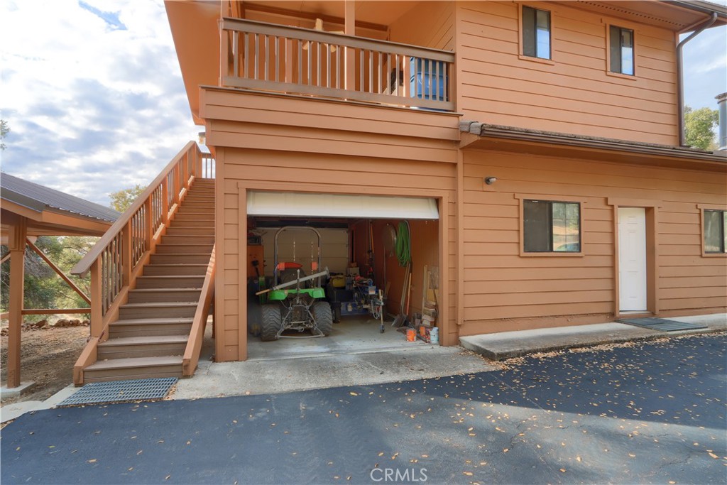 3692 Manzanita Road Mariposa, CA 95338 - Photo 42 of 71 2nd pull through garage with two doors at each end!