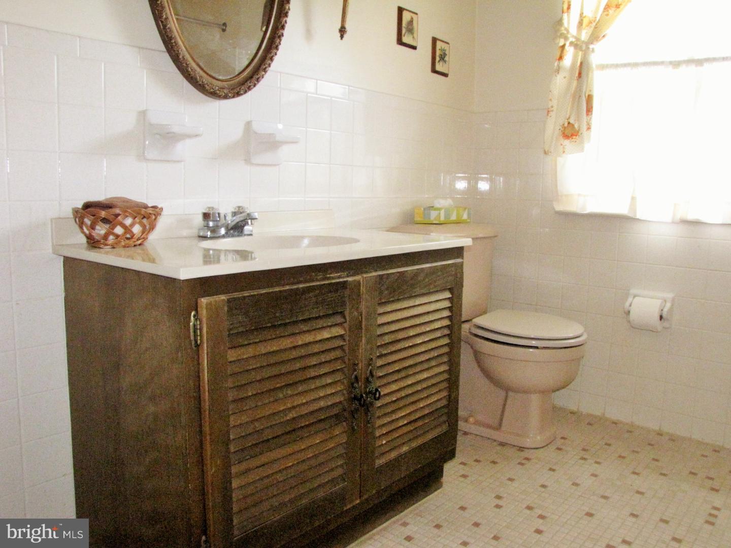 718 Ciderbrook Road Hockessin, DE 19707 - Photo 16 of 19 Bathroom