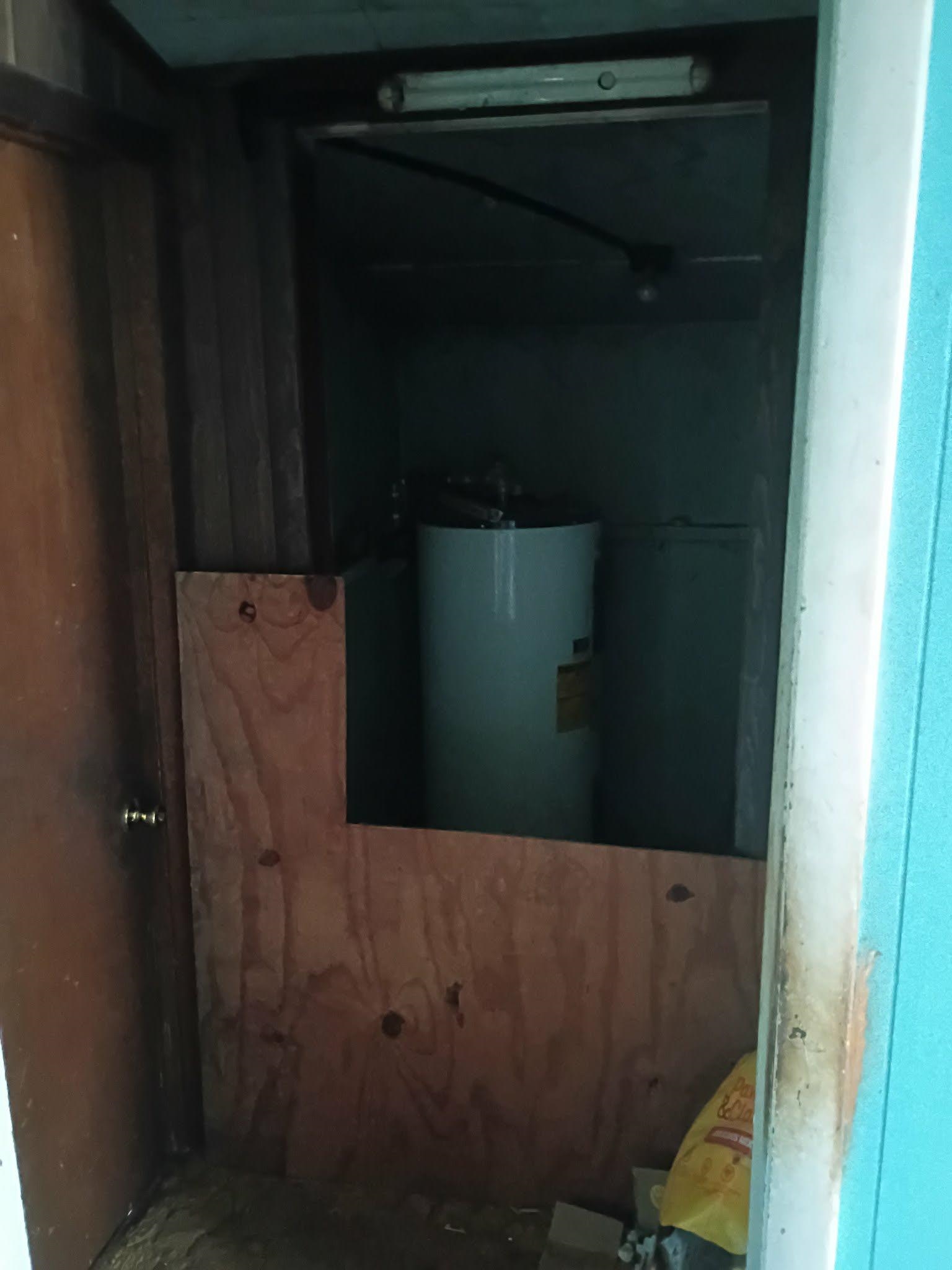 5255 Highway 30 Decatur, TN 37322 - Photo 10 of 36 Detailed view of water heater