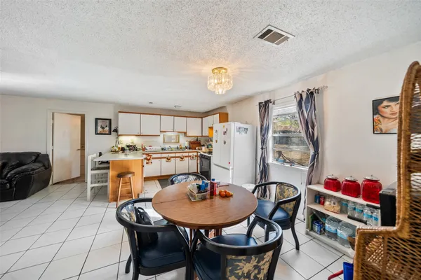 $600,000 | 1227 Avenue L, Santa Fe, TX 77510