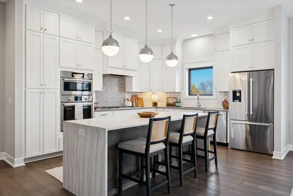 $824,900 | 5754 Shady Oak Road, Unit 1, Minnetonka, MN 55343